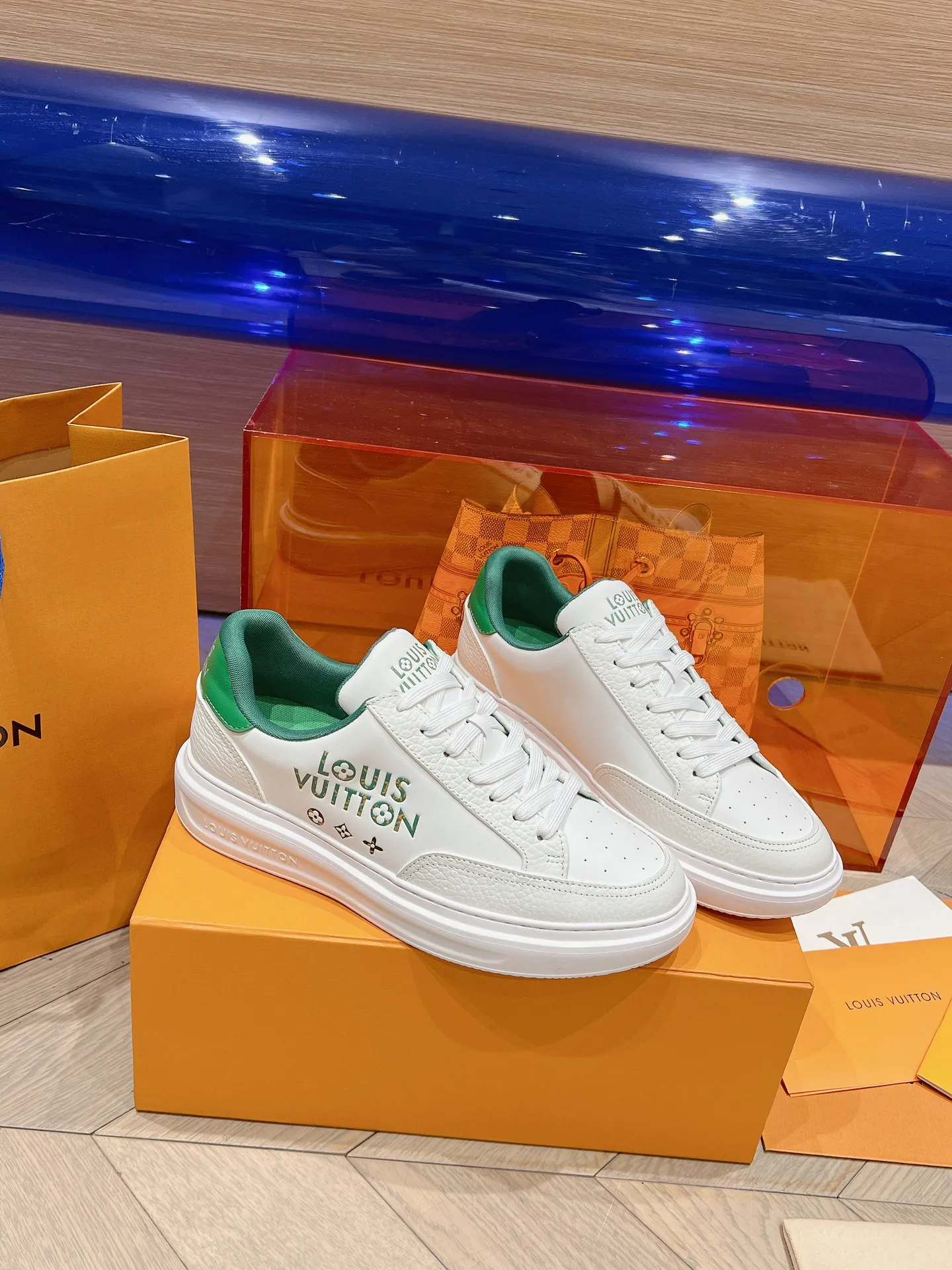 👟👟Ex-factory price 680👟👟 LV 2024 new height-increasing white shoes, color matching and leather craftsmanship, 3D logo embossing technology on the heel to increase the three-dimensional effect, pebbled cowhide, PU foam outsole! Super lightweight! Your feet won’t get tired from walking.  Code number: 37-45